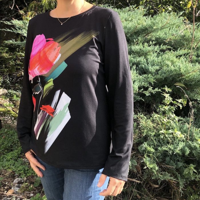 Coudre un t-shirt en jersey avec un tissu panneau
